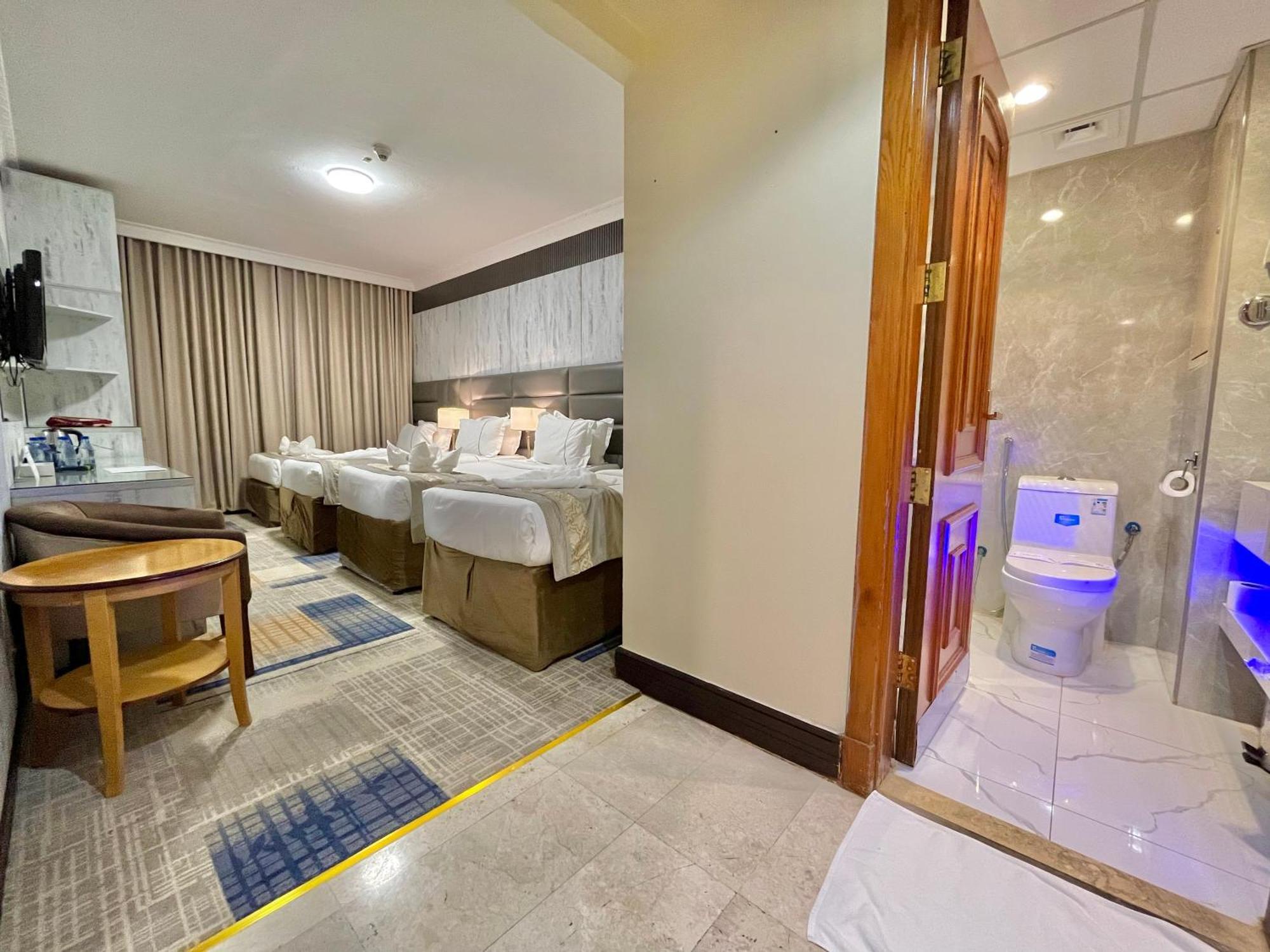 Hotel Zowar International