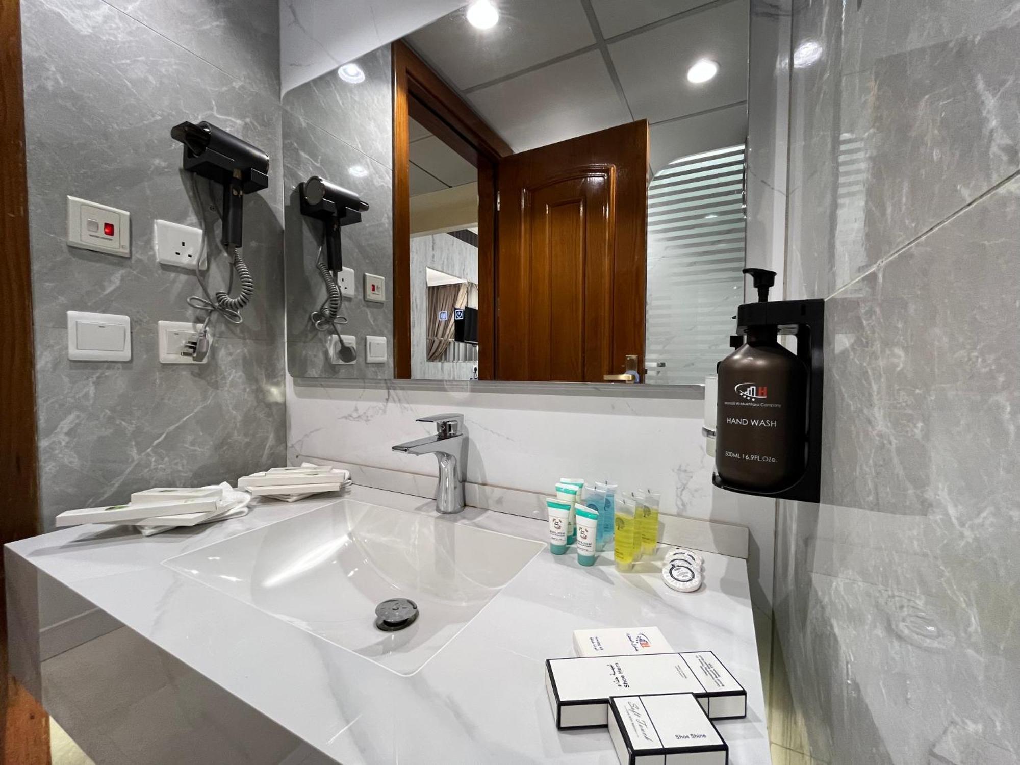 Zowar International Hotel 4*